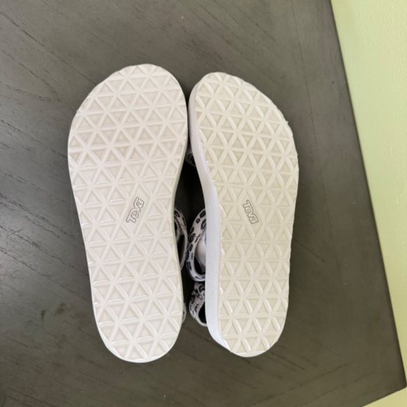 teVa midterm universal leopard print sandals nib - Picture 6 of 6